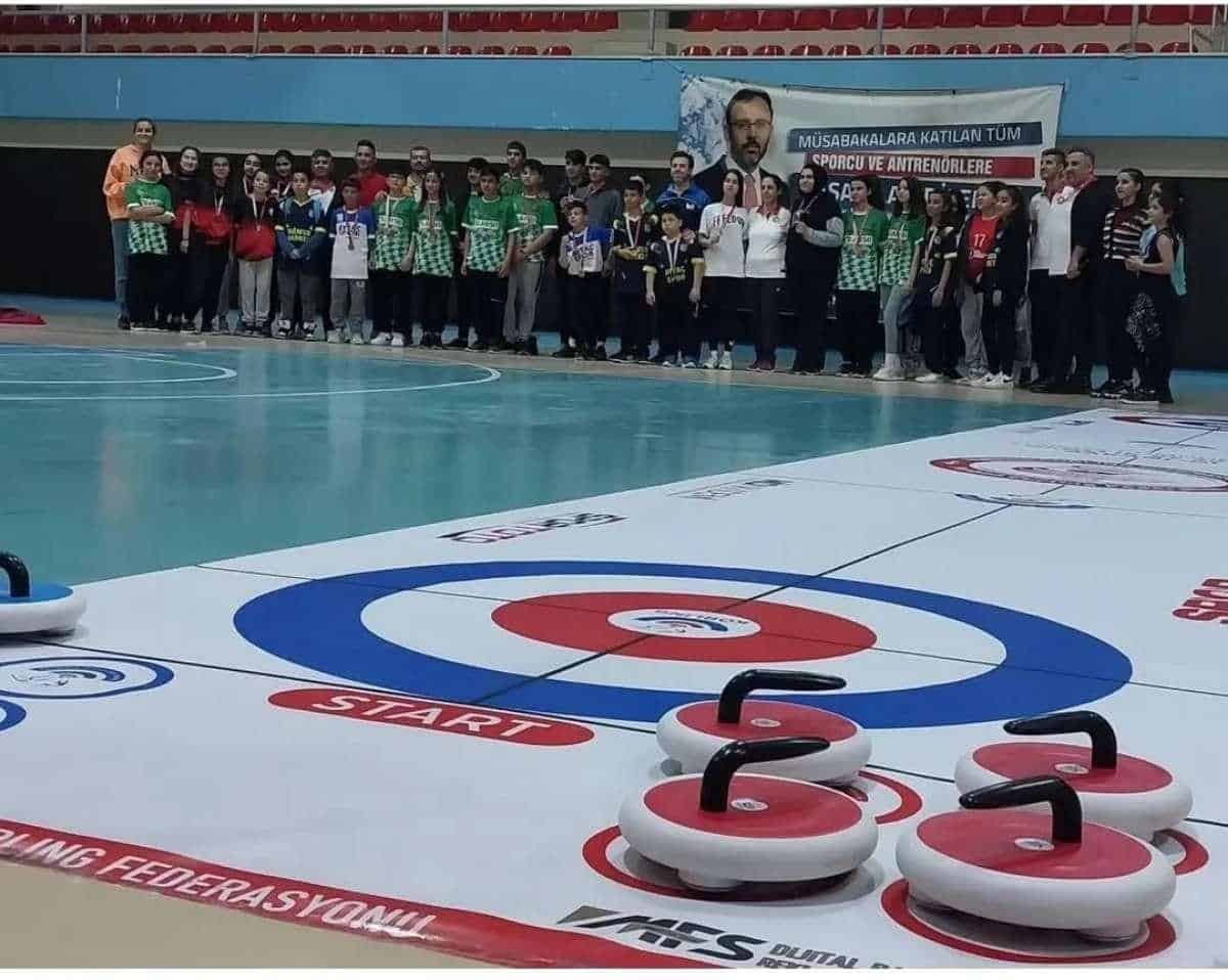 23 Nisan Ulusal Egemenlik ve Çocuk Bayramı Kapsaminda Yapilan Floor Curling Turnuvası
